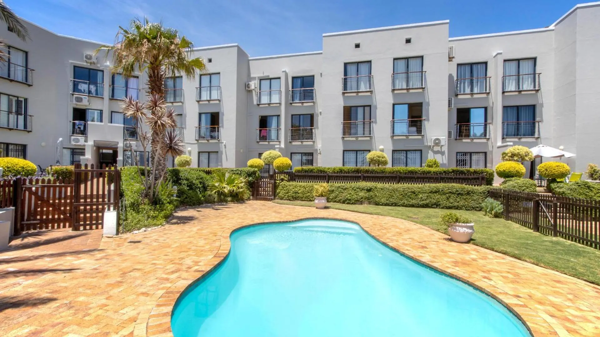 Apartment18Lifestyle Gordons Bay Beachfront